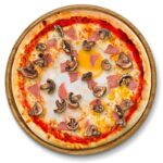 Pizza Capricciosa – Pizza mit Hinterschinken, Champignons, Artischocken, Peperoni und Oregano