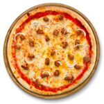Pizza Tritata – Pizza mit gehacktem Rindfleisch, Zwiebeln und Mozzarella